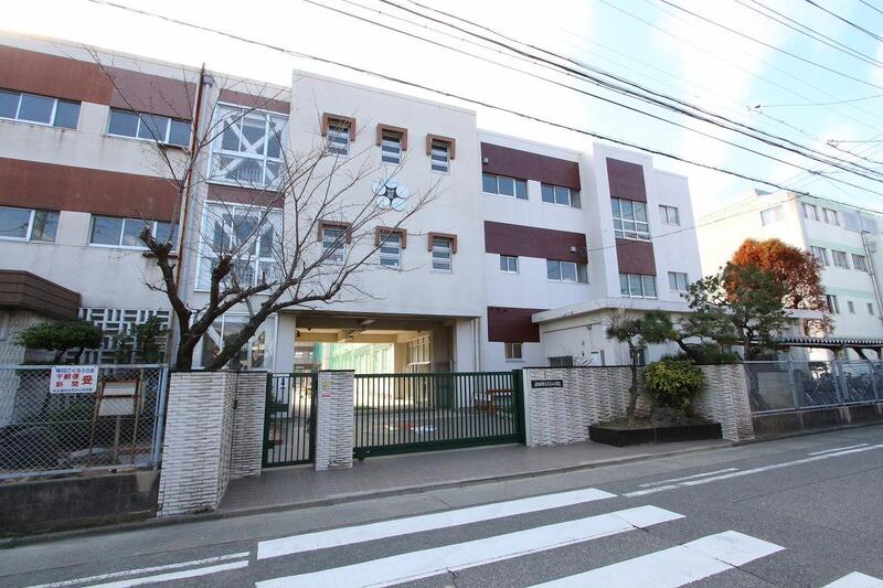 【ハピネス公園前の小学校】