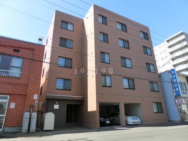 札幌市豊平区豊平五条のマンションの建物外観