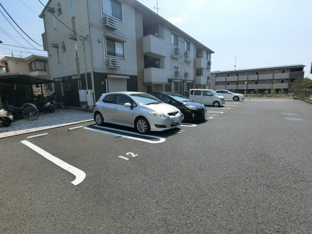 【千葉市中央区都町のアパートの駐車場】