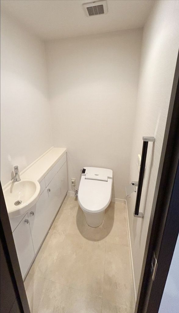 トイレ　トイレは手洗い付き