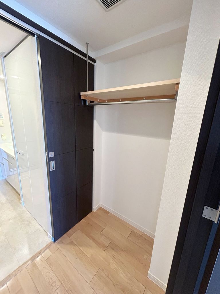 収納　ウォークインクローゼットはユーティリティと洋室へ2WAY動線