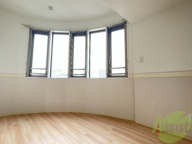 居室・リビング　１０．７１帖の洋室になります。生活のメインになるお部屋です！