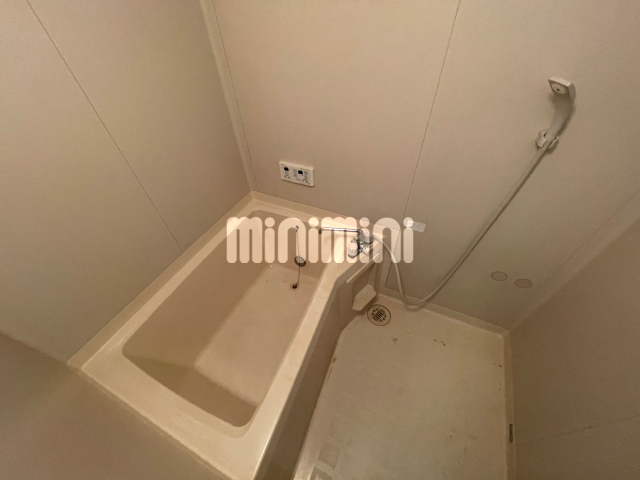 バス・シャワールーム　ゆっくり浸かって一日の疲れが取れそうですね。