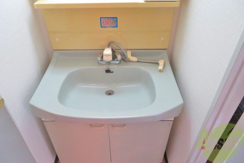 洗面設備　青い洗面台ってかわいいですね。