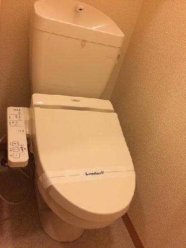 トイレ　温水洗浄便座付♪