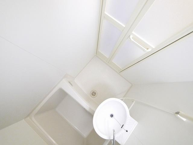 バス・シャワールーム　コンパクトで使いやすいお風呂です