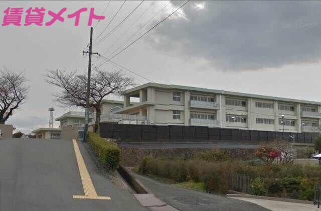 中学校　伊勢市立五十鈴中学校（中学校）まで963m