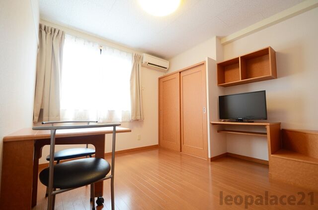 居室・リビング　※同タイプ部屋の写真です。