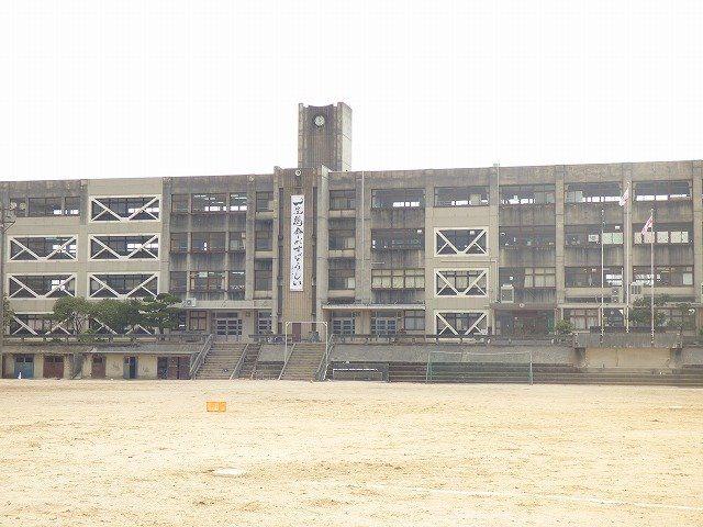 中学校　尾道市立栗原中学校（中学校）まで1100m