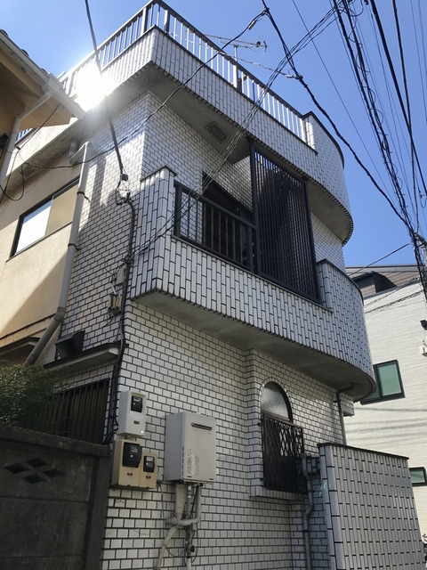 建物外観　タイル張りの外観