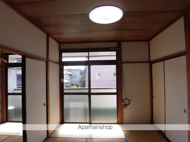 愛谷マンション1・2の居間写真