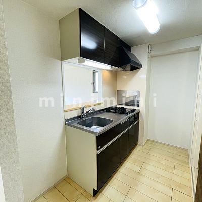 キッチン　※写真は別号室のものですので現状優先とさせていただきます