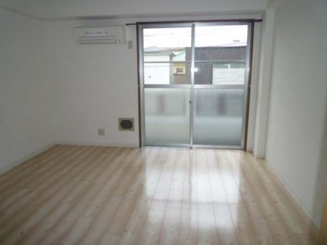 居室・リビング　別号室の写真です。