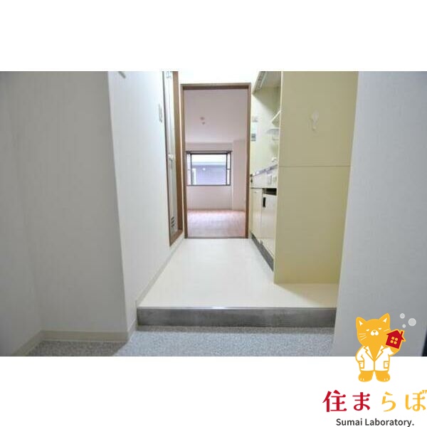 玄関　「気になったら、LINEで気軽に相談できますよ。」