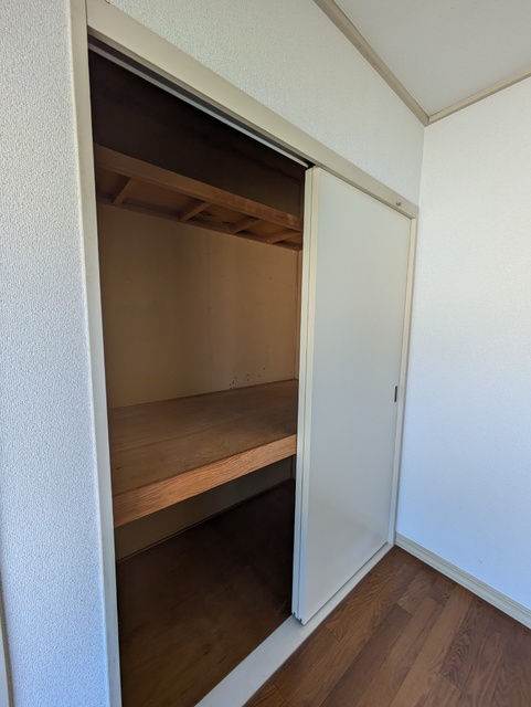 収納　★仕切り棚があって整理しやすい物入れ★