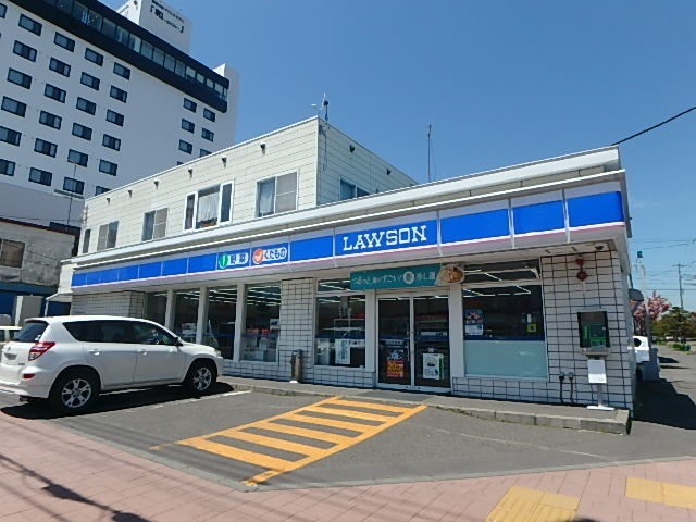 コンビニ　ローソン苫小牧双葉町3丁目店（コンビニ）まで197m