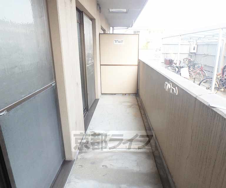 バルコニー　広々としたベランダです。