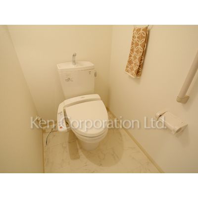 トイレ　同タイプ16階のお部屋を撮影。仕様が異なることがあります。