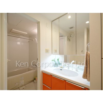 洗面設備　同タイプ16階のお部屋を撮影。仕様が異なることがあります。