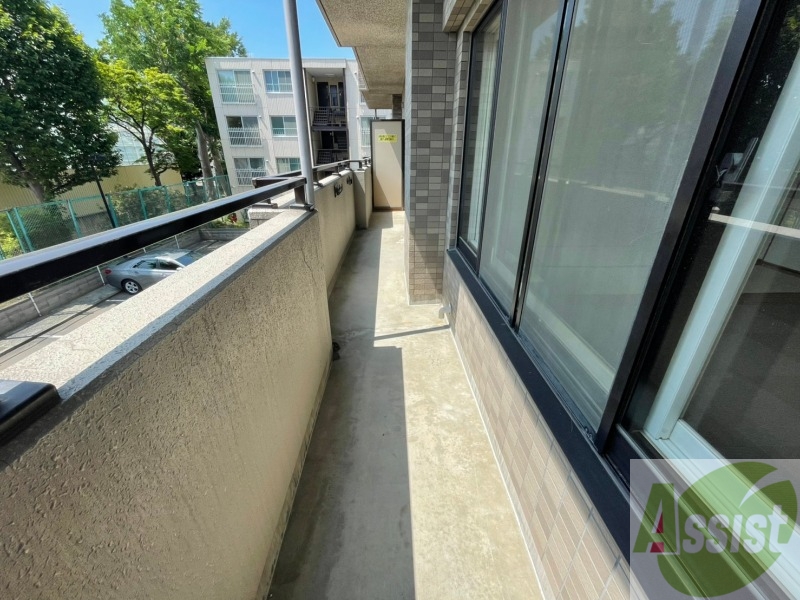 バルコニー　窓を開けると風通しも良く、気分も上がりそう！