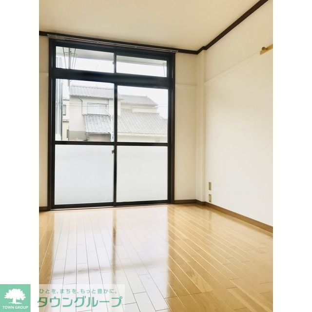 トーコー幸町ハイツ パートIの居間写真