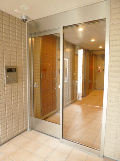 ロビー　★オートロック付きのエントランス★