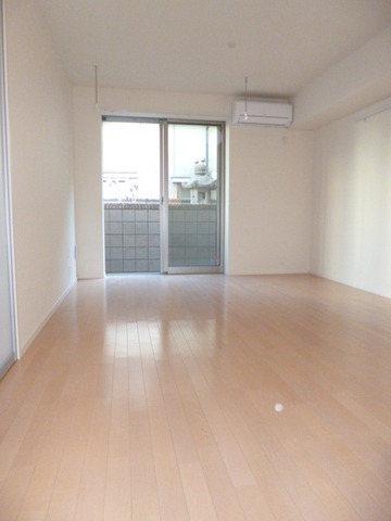 居室・リビング　★明るいフローリングの角部屋です★