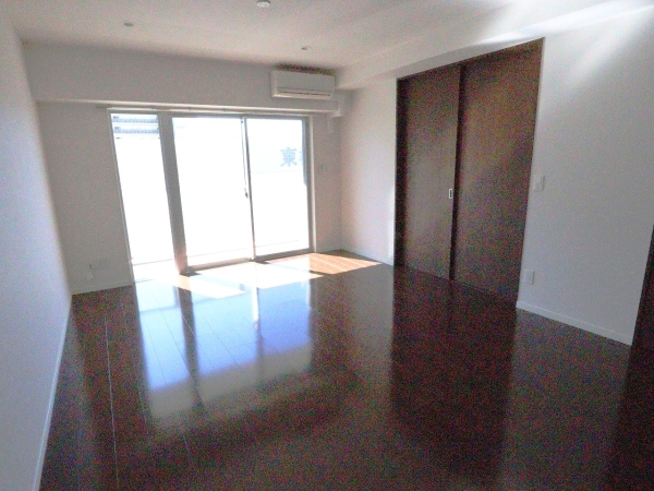 居室・リビング　広い開放的なリビングです