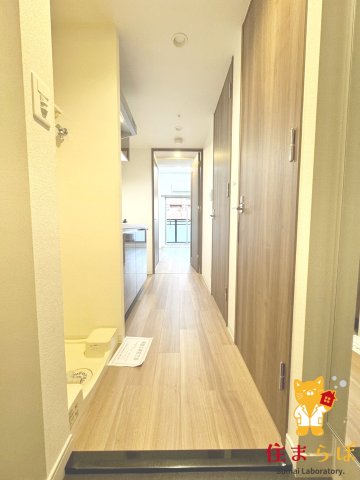 玄関　「気になったら、LINEで気軽に相談できますよ。」