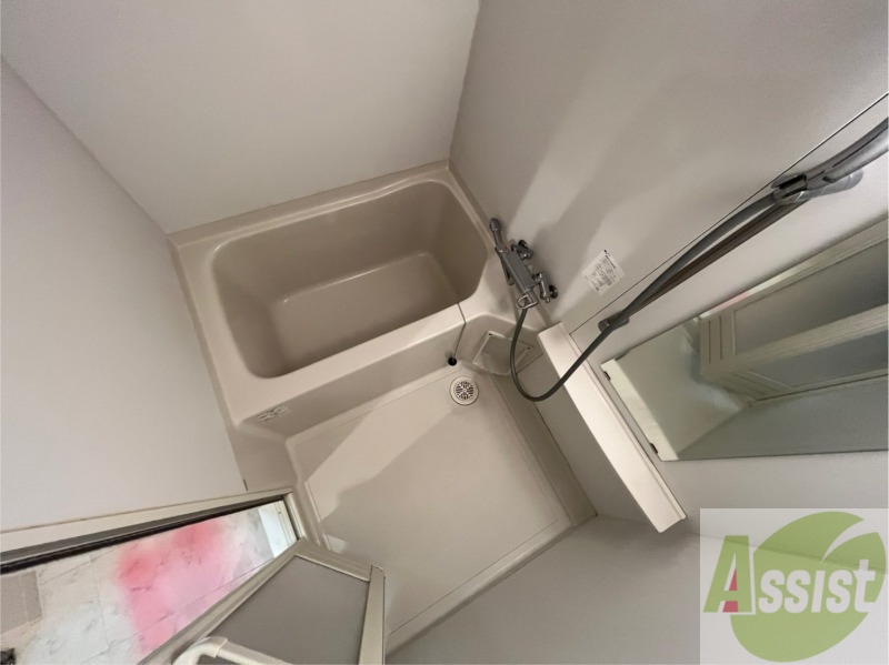 バス・シャワールーム　お風呂になります。一日の疲れを癒してくださいね。