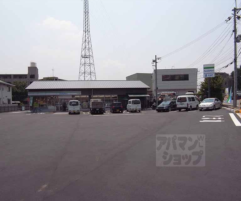 コンビニ　ファミリーマート 伏見小栗栖店（コンビニ）まで750m