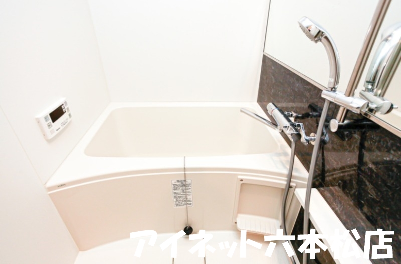 バス・シャワールーム　一日の疲れを癒せますね。