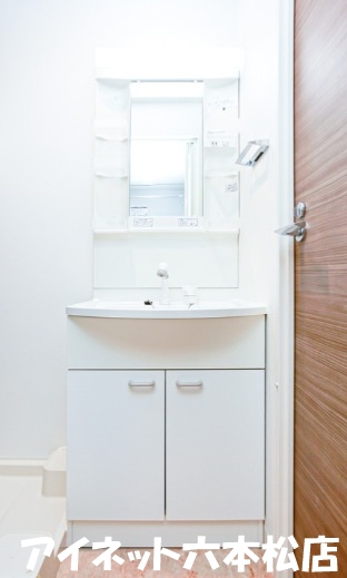 洗面設備　朝の支度にいかがでしょうか？