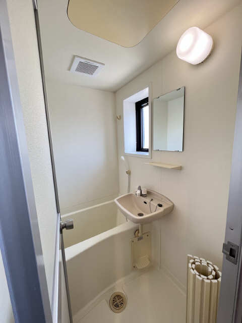 バス・シャワールーム　退去後リフォーム前の写真です