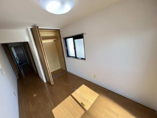 居室・リビング　退去後リフォーム前の写真です