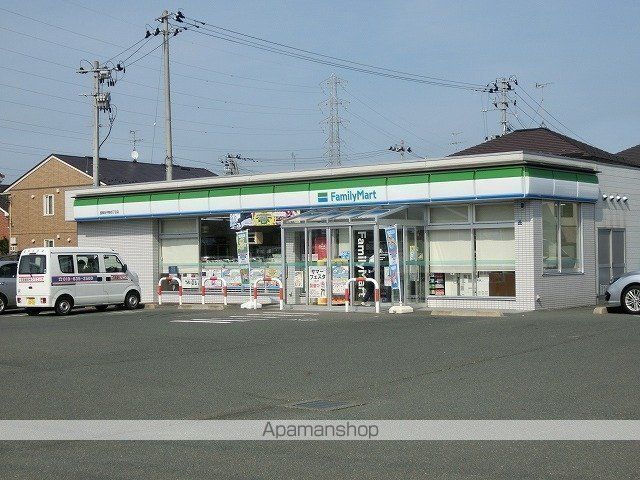 コンビニ　ファミリーマート（コンビニ）まで638m