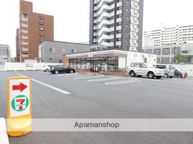 コンビニ　セブンイレブン（コンビニ）まで437m
