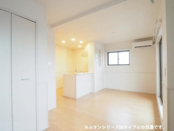 居室・リビング　※参考写真　同建築メーカー施工の同間取完成他物件のものです。
