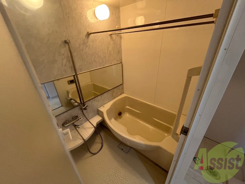 バス・シャワールーム　お風呂になります。一日の疲れを癒してくださいね。