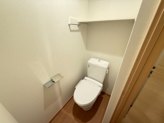 トイレ　写真は同型モデル