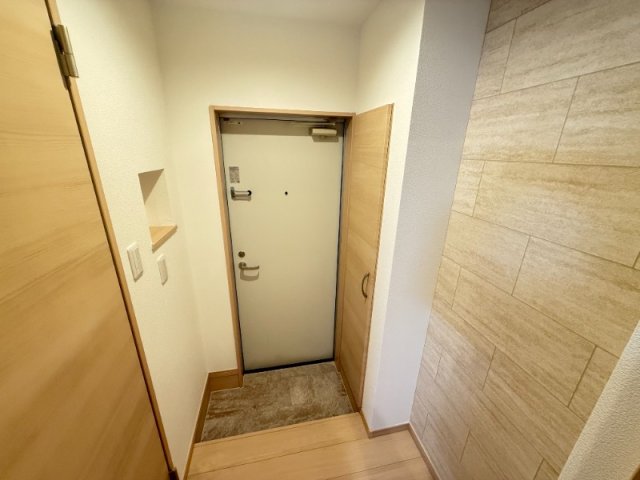 玄関　写真は同型モデル