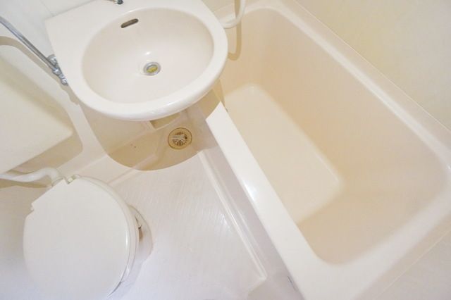 バス・シャワールーム　※別部屋参考写真です