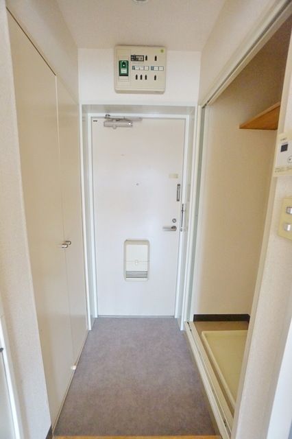 玄関　※別部屋参考写真です