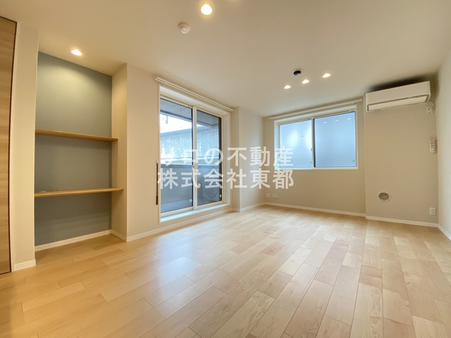 居室・リビング　広いリビングでゆったりくつろげる憩いの空間♪