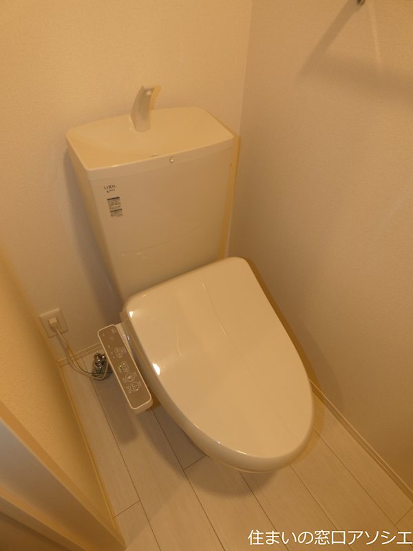 トイレ　ウォシュレット便座