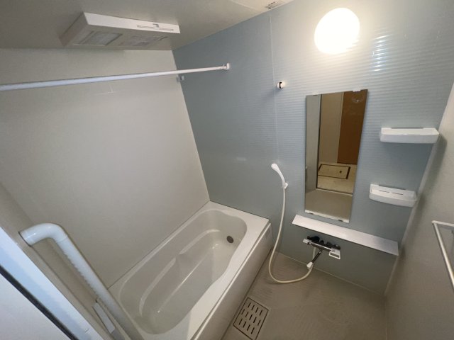 バス・シャワールーム　浴室乾燥機付きで便利です！