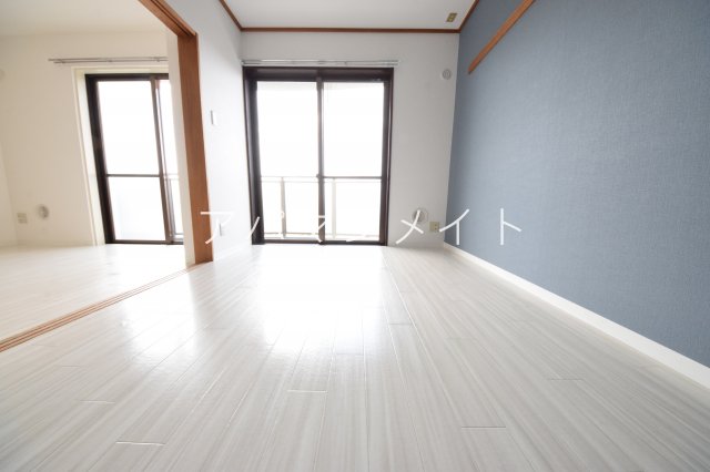 その他部屋・スペース　開放的な寝室です