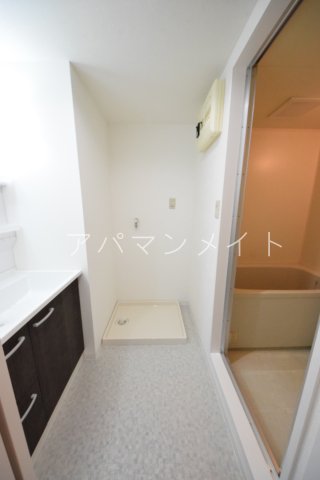 その他設備　洗濯機置き場＆脱衣スペースです！