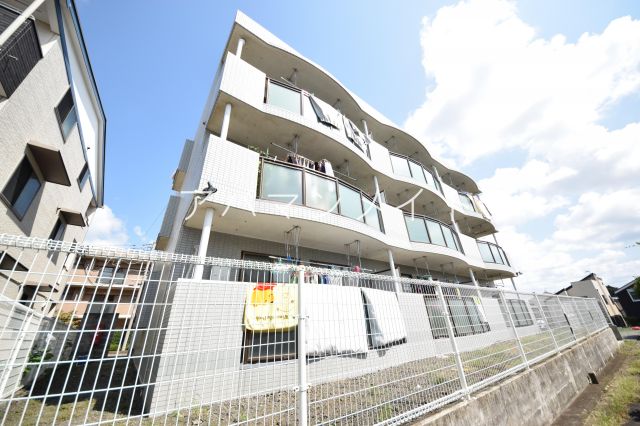 建物外観　外観は落ち着いています