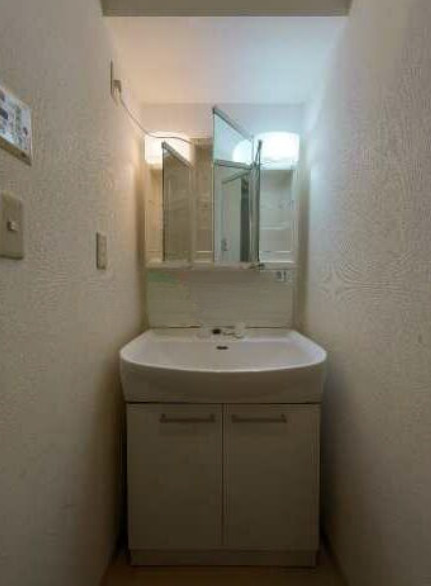 洗面設備　脱衣スペースもあります